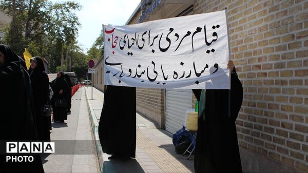 تجمع خودجوش زنان انقلابی در حمایت از حجاب