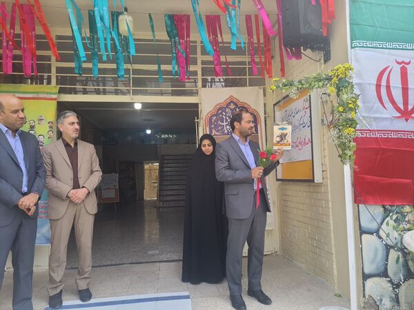 مراسم باشکوه زنگ ایثار و مقاومت در مدرسه شاهد تکتم ناحیه ۳