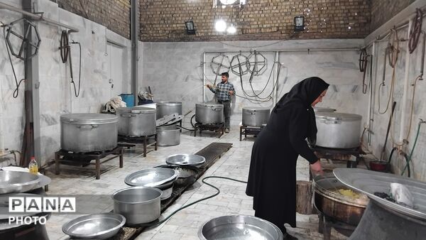 طعمِ نذری حسینی در رباط مراد