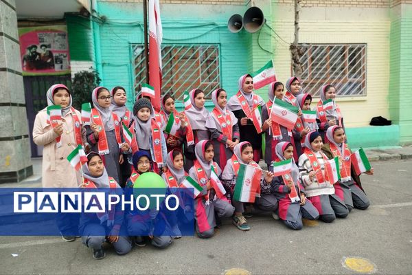برگزاری جشن‌های باشکوه پیروزی انقلاب اسلامی در مدارس رباط‌کریم