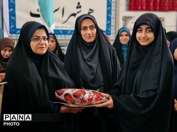 اقامه نمازجمعه با حضور فرهنگیان و دانش‌آموزان در گلوگاه