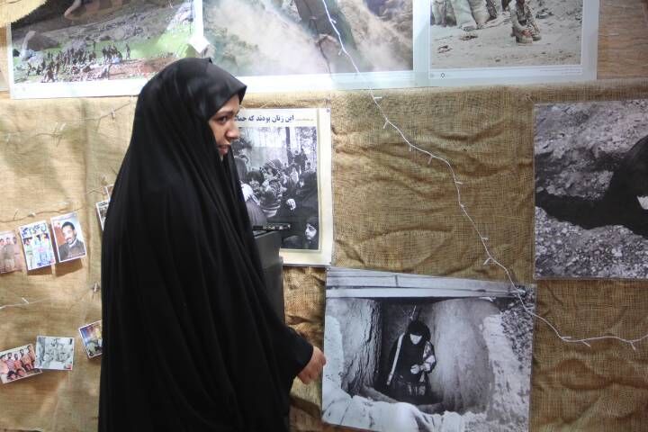 بازدید دانش‌آموزان مدارس قیامدشت و مسئولین شهری از نمایشگاه دفاع مقدس حوزه های مقاومت بسیج شهر قیامدشت