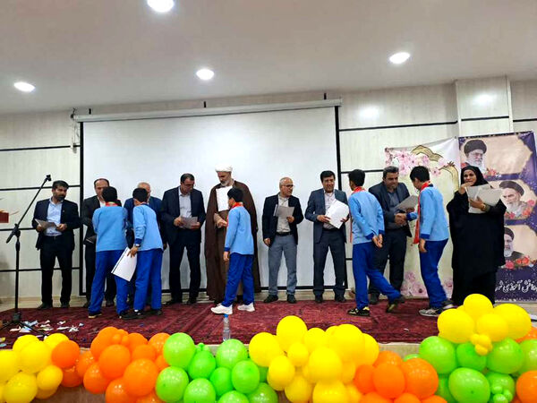  تجلیل از مدیران، مربیان و دانش‌آموزان پیشتاز شهرستان عسلویه