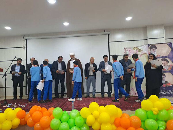  تجلیل از مدیران، مربیان و دانش‌آموزان پیشتاز شهرستان عسلویه