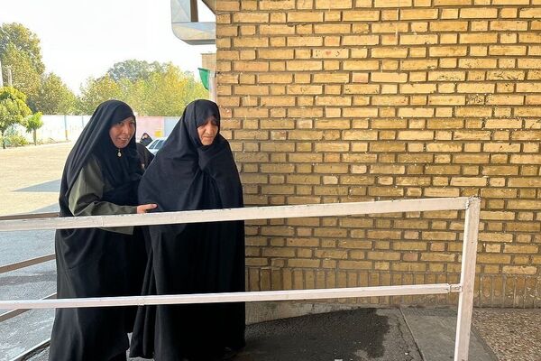  کلاس‌های دبستان دخترانه بعثت ۲ به نام مقدس شهدای شهریار