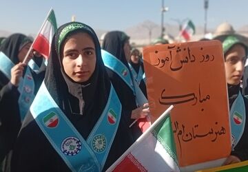 حضور پررنگ پیشتازان، جلوه‌ای از نشاط و بصیرت دانش‌آموزی در سیزده آبان