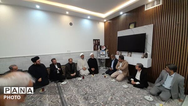 دیدار مسئولان آموزش و پرورش قم با خانواده شهید «حسین نجفی»