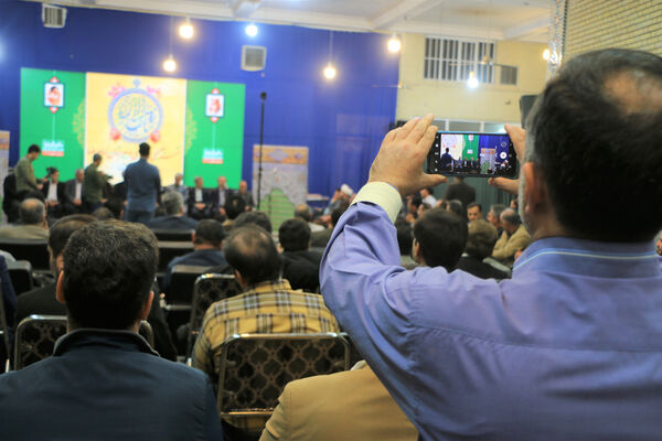 نشست صمیمی‌ دانش‌آموختگان دبیرستان امام رضا(ع) قم در هیات خادم الرضا(ع)