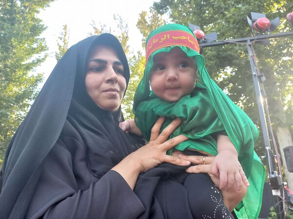  مراسم شیرخوارگان حسینی در باغ فردوس استان اصفهان