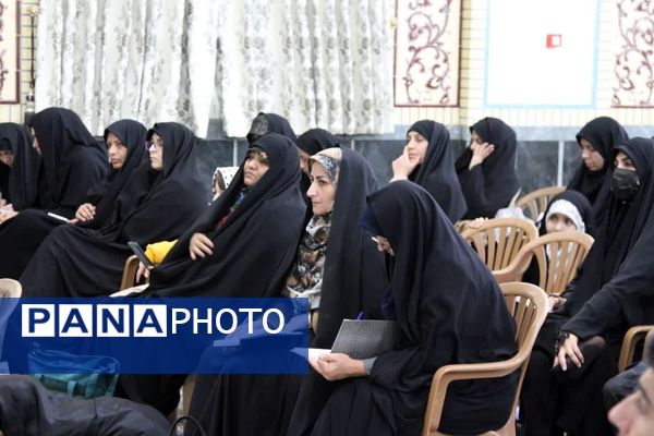 دوره آموزشی تربیت رسانه‌ای کودک در زیارتگاه شهید مدرس(ره)