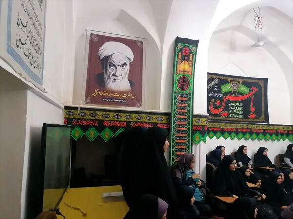 اردوی یزدگردی دانش‌آموزان پایه نهم دبیرستان فاطمه‌الزهرا (س)