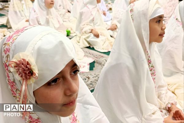 جشن روزه اولی‌ها در دبستان الهام حاجیان ناحیه دو شهرری 