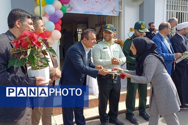 آیین سپاس معلم در دبستان امام‌حسن مجتبی(ع) رودهن