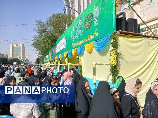 موکب بزرگ شرکت نان قدس رضوی در روز شریف ولادت امام رضا (ع)