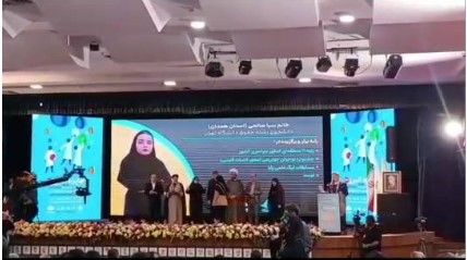 از سبا صالحی دانش‌آموز ملایری، حائز رتبه 11 منطقه‌ای کنکور سراسری تقدیر شد