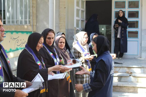 کارگاه آموزشی مدرسان پیشتاز و گردهمایی خبرنگاران پانا شهرستان فاروج با مسئولان سازمان دانش‌آموزی خراسان شمالی 