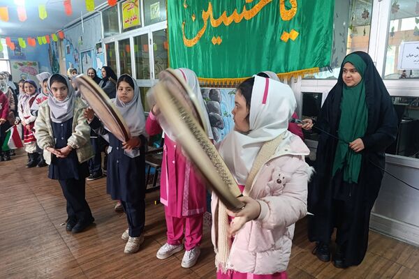 برگزاری نمایشگاه عفاف و حجاب و مشاغل در مدارس ناحیه دو شهرری 