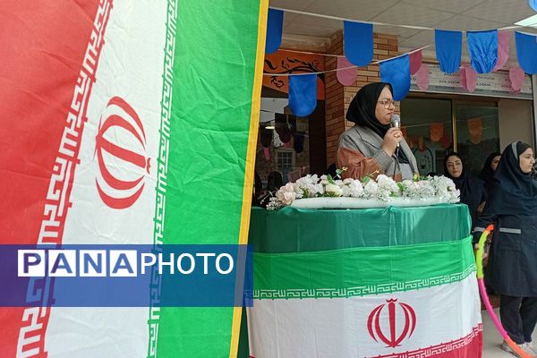  مراسم به مناسبت ۲۲ بهمن ماه در مدرسه شهید زهره‌وند، شهرستان قرچک