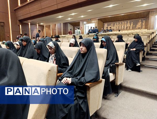 مراسم تقدیر از دانش‌آموزان و مدیران مدارس فعال در طرح گام‌های عاشقی