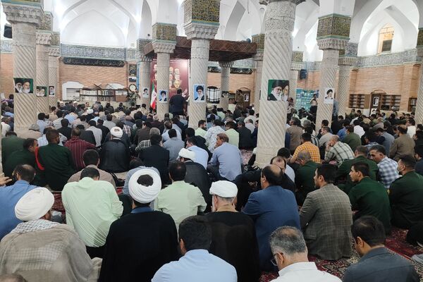 مراسم چهلمین روز شهادت شهدای اقتدار با حضور گسترده مردم کردستان در سنندج 