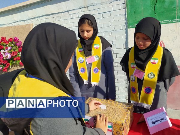 انتخابات شورای دانش آموزی در دبیرستان دخترانه امید 