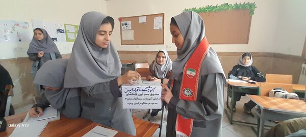پویش مشق همدلی در دبستان دخترانه احدیان ناحیه ۶ مشهد