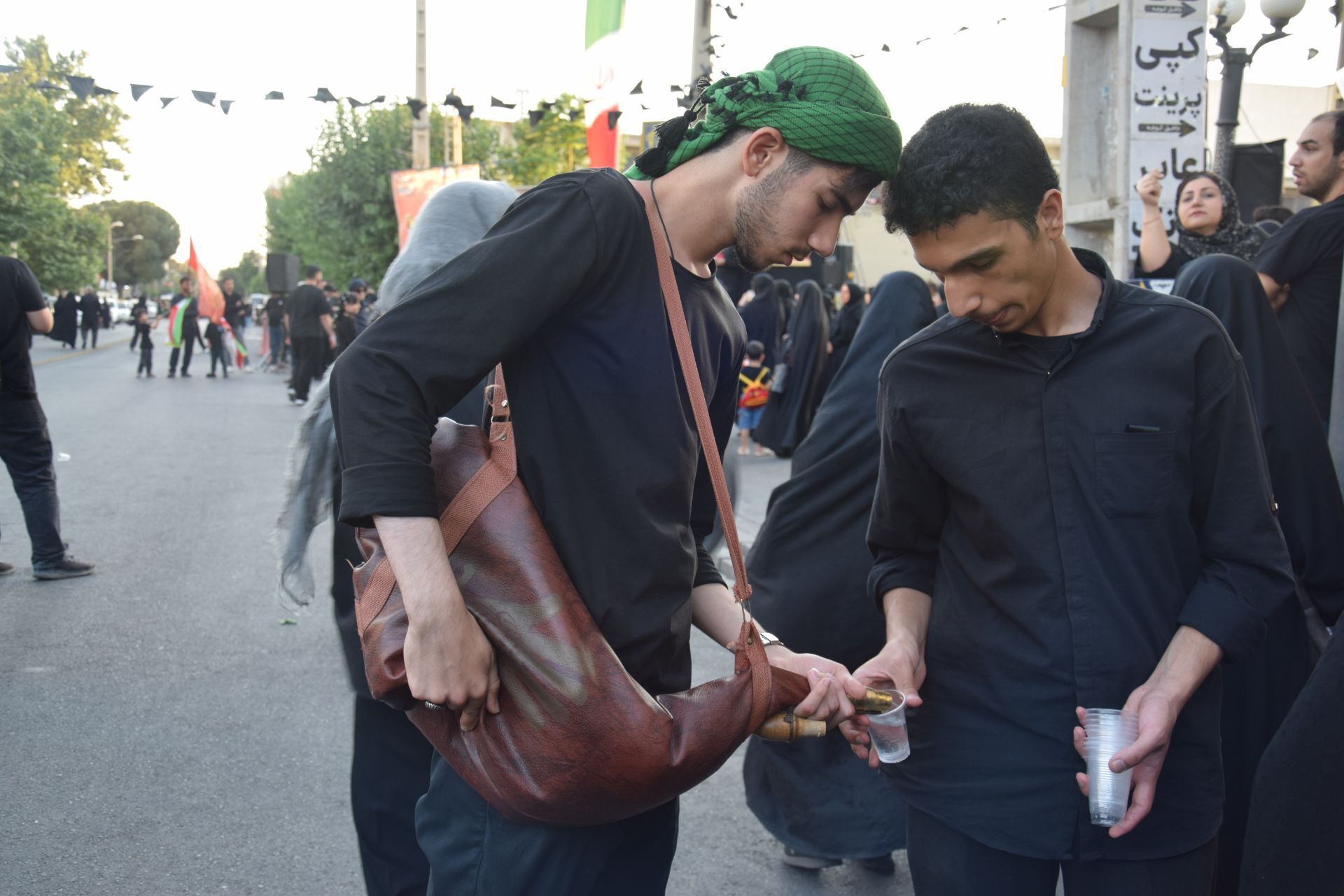 مراسم غروب عاشورا در محله ساسانی کرج