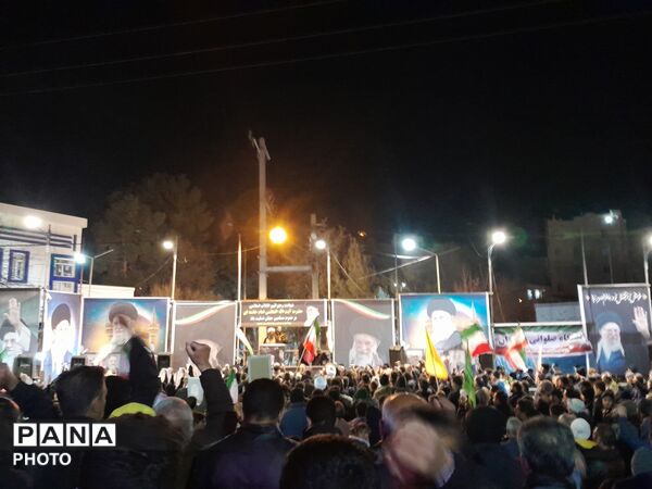 تصاویری از کوهدشتی ها در میدان امام وخروش تماشایی آنها در خیابان های شهر