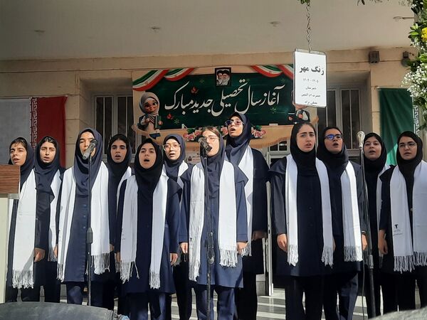 مراسم باشکوه زنگ ایثار و مقاومت در دبیرستان مصلی نژاد حضرت ام البنین