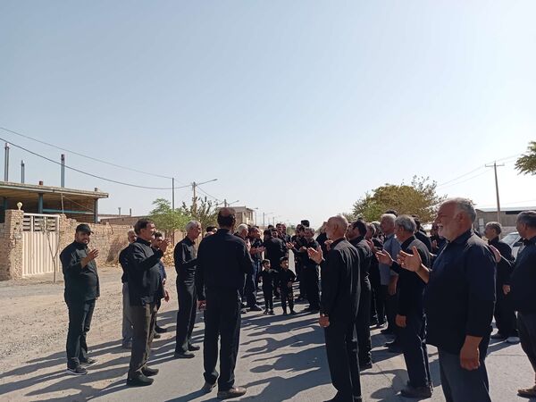 مراسم سینه زنی و علم گردانی در خلیل آباد