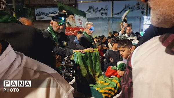 تجمعات شبانه با حضور خادمین امام رضا(ع)
