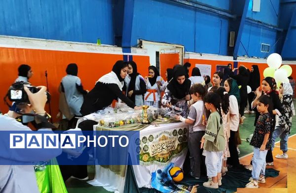 تقدیر از دختران برگزیده مسابقات ورزشی در شهر جعفریه قم