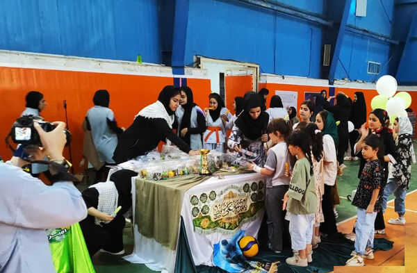 تقدیر از دختران برگزیده مسابقات ورزشی در شهر جعفریه قم