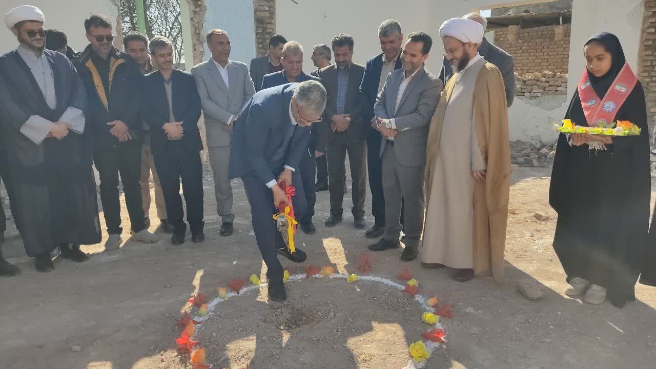 توجه به امر نمازخانه سازی همچون ساخت مدارس مهم است