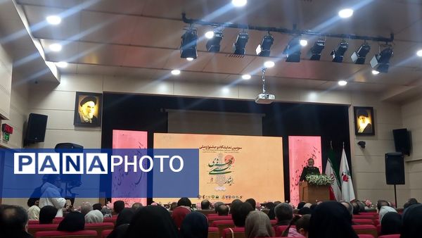 اختتامیه سومین نمایشگاه هنرهای تجسمی ایثار در قزوین