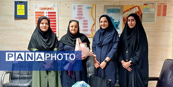 قدردانی دانش‌آموزان از پرستاران در روز پرستار