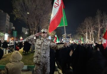 بروجرد یک صدا سرود پیروزی ایران را می‌نوازند 