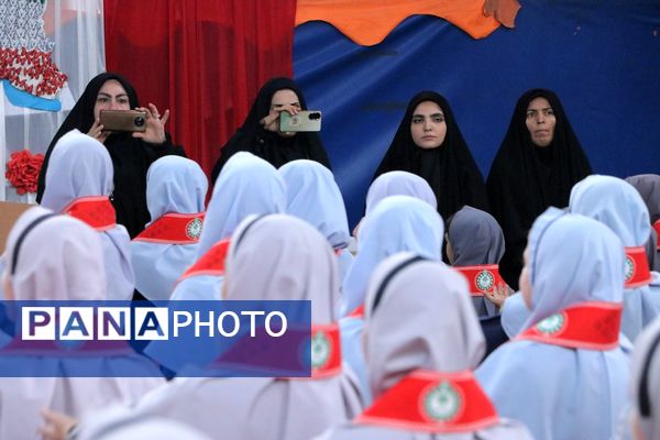 بهارستان دو صحنه همفکری، همدلی و همکاری پیشتازان در همایش یاوران انقلاب