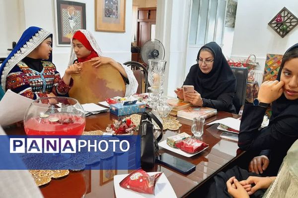 برپایی نشست ادبی به مناسبت بزرگداشت روز معلم و سعدی شیرازی