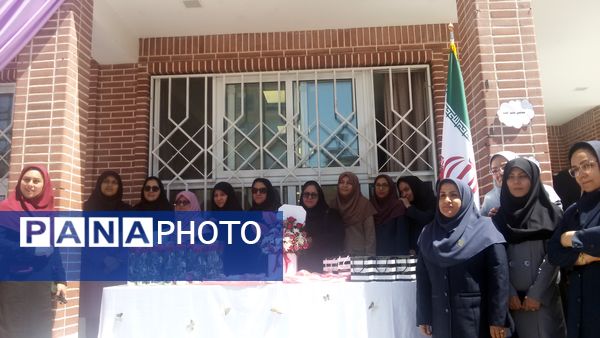 جشن روز معلم در دبستان عذرا پورشهریاری با برنامه های ویژه برگزار شد