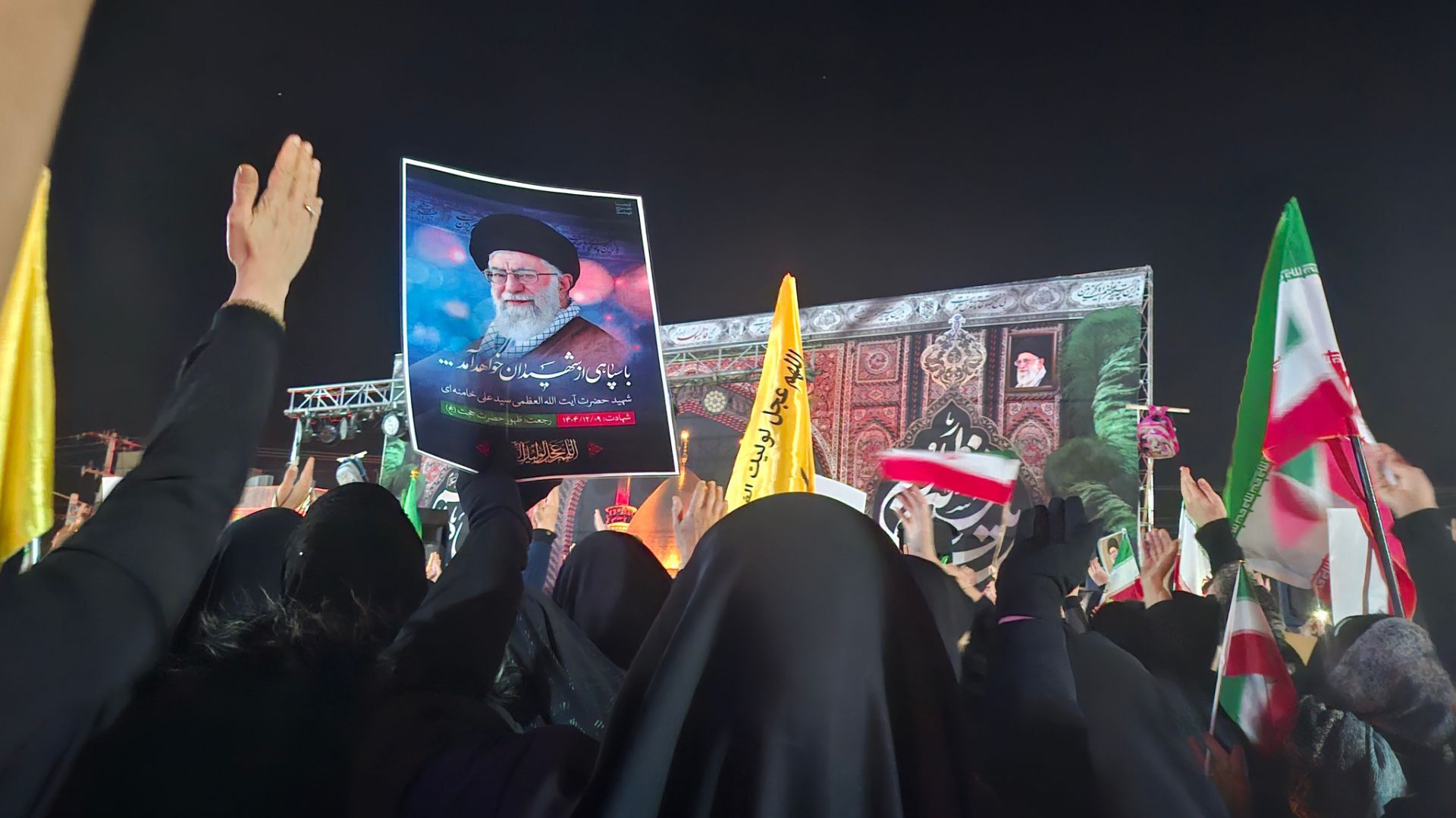 مردم فیروزآباد با حضور پرشور خود پیام مقاومت را فرستادند