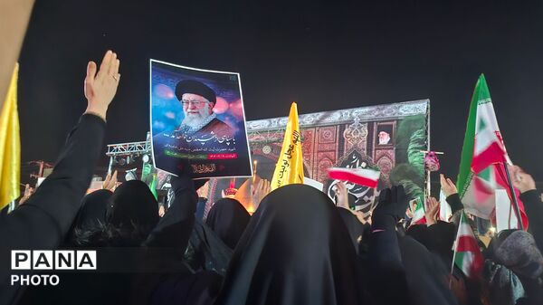 مردم فیروزآباد با حضور پرشور خود پیام مقاومت را فرستادند