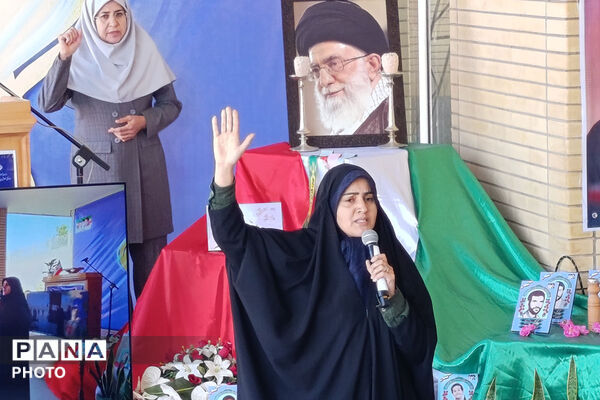 آیین زنگ سپاس معلم در هنرستان نور هل اتی حصار گرمخان