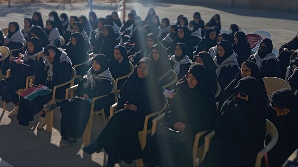 دبیرستان دخترانه فدک میزبان آیین زنگ نمادین «استکبار‌ستیزی» در شهر بن 