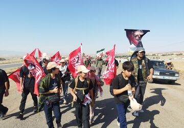 پیاده روی امام رضا (ع) با حضور پر شور دانش آموزان نیشابور در کاروان دانش آموزی صراط