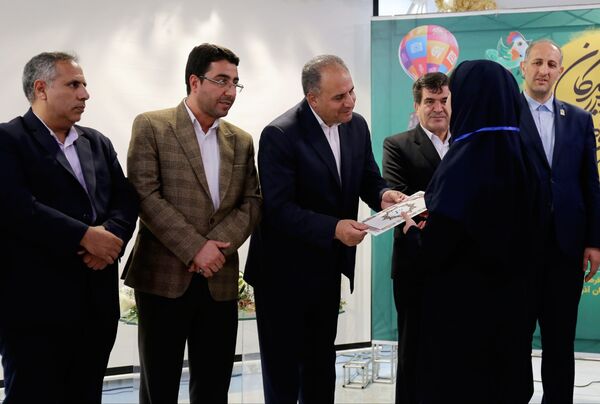 آیین تجلیل از برگزیدگان جشنواره‌های فرهنگی و هنری شمال‌غرب کشور در تبریز