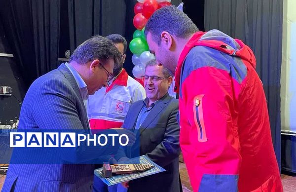 آیین تجلیل از جوانان، امدادگران، داوطلبان و مربیان هلال احمر کاشمر