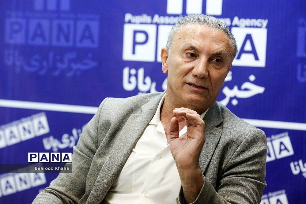 مدیریت باشگاه پرسپولیس دنبال مربی بنجل خارجی نباشد