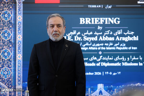 نشست سید عباس عراقچی وزیر امور خارجه جمهوری اسلامی ایران با سفرا و کارداران و روسای نمایندگی های خارجی و بین‌المللی مقیم تهران