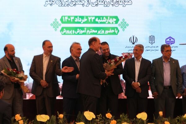 همایش خیرین مدرسه‌ساز و آیین کلنگ زنی بزرگترین مجموعه هنرستانی کشور در کاشان